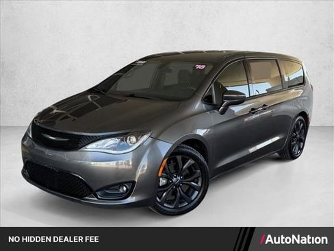 Used 2018 Chrysler Pacifica Touring Plus w/ S Appearance Package FWD image 1