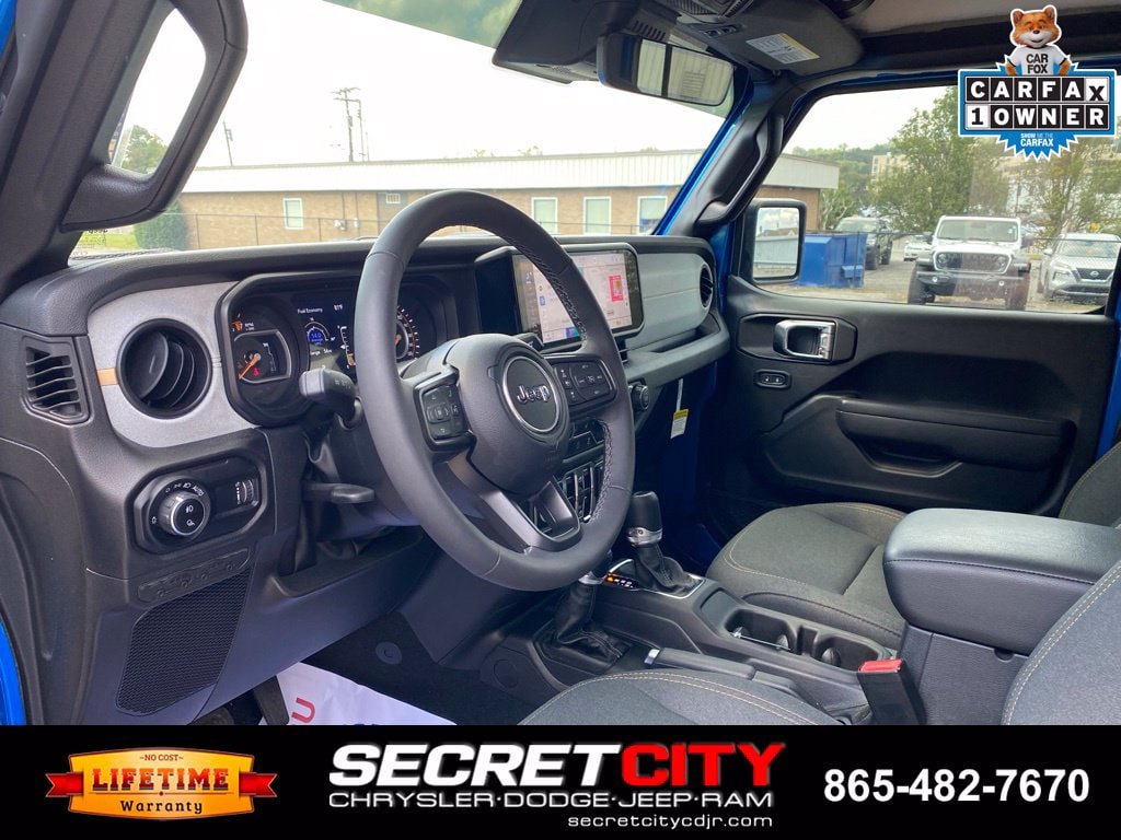 Used 2025 Jeep Gladiator Sport AWD/4WD image 12