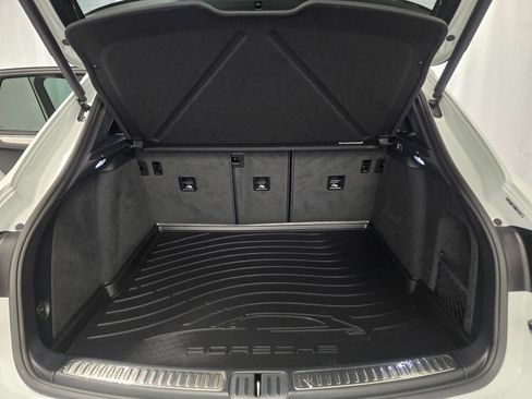 Certified 2026 Porsche Macan AWD/4WD image 12
