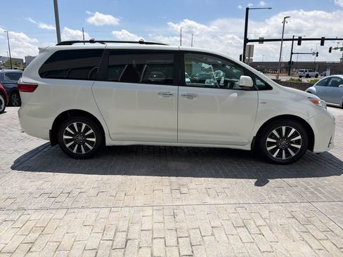 Used 2019 Toyota Sienna XLE Premium w/ Outdoor Package AWD/4WD image 6