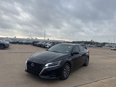 Certified 2023 Nissan Altima 2.5 SV w/ SV Premium Package image 8