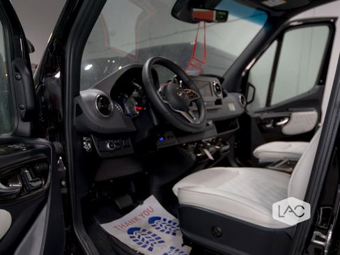 Used 2024 Mercedes-Benz Sprinter 3500 image 33
