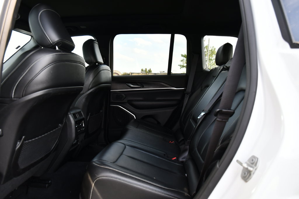 Used 2024 Jeep Grand Cherokee Limited 4xe AWD/4WD image 22