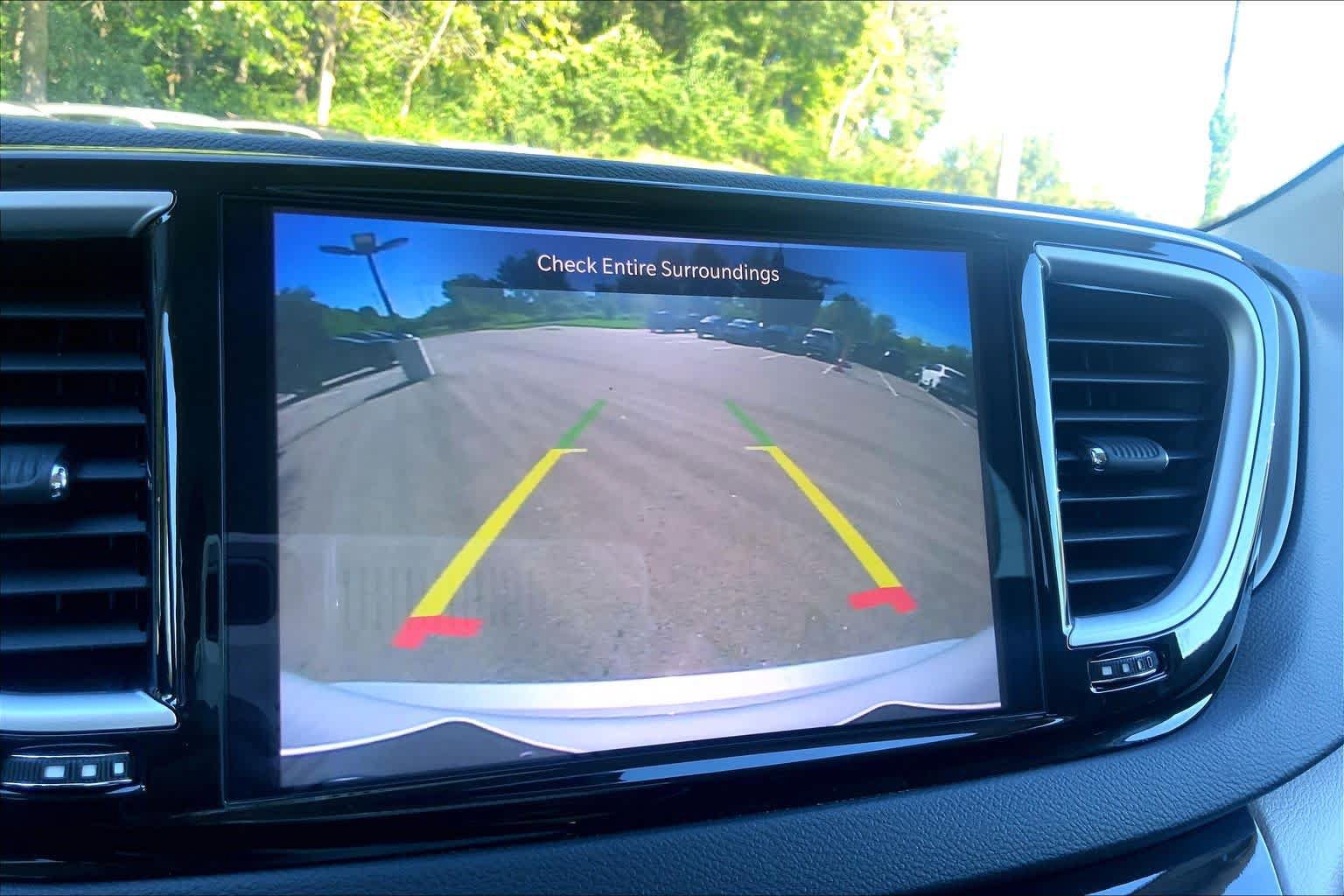 Used 2024 Chrysler Pacifica Touring-L FWD image 25