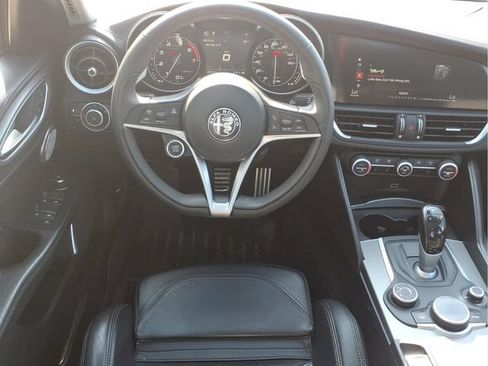 Used 2018 Alfa Romeo Giulia Ti Sport w/ Quick Order Package 22S Sport AWD/4WD image 20