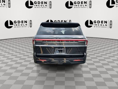 Used 2025 Lincoln Navigator Reserve AWD/4WD image 7