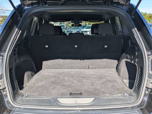 Used 2021 Jeep Grand Cherokee Laredo AWD/4WD image 13