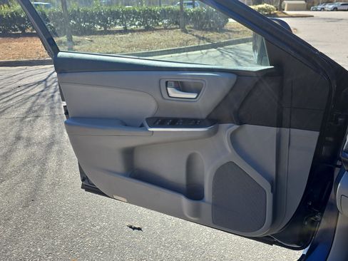 Used 2015 Toyota Camry XLE image 26