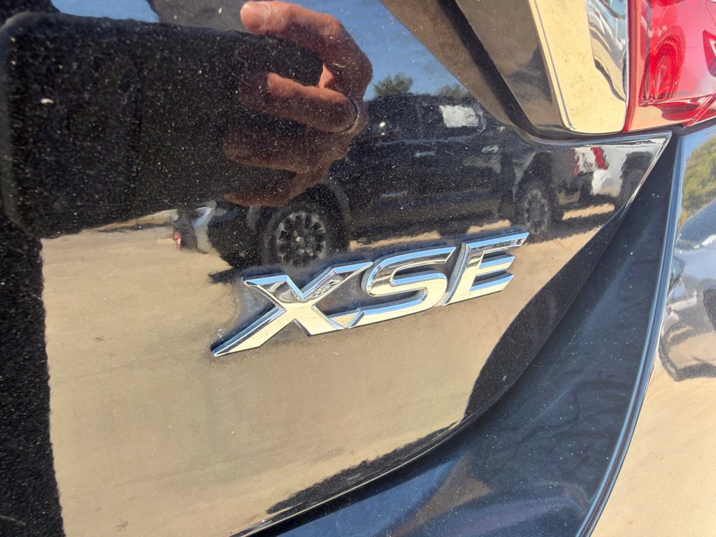 Used 2016 Toyota Camry XSE FWD image 17