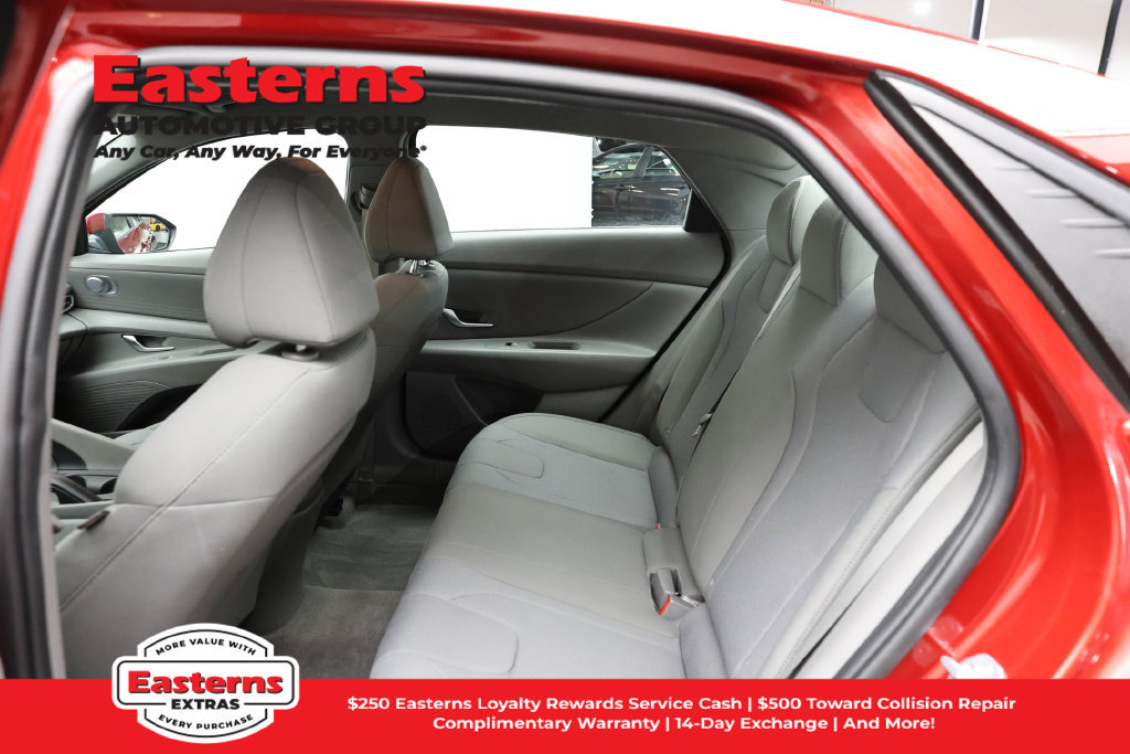 Used 2023 Hyundai Elantra SE w/ Cargo Package FWD image 22