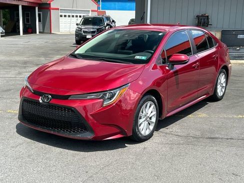 Used 2022 Toyota Corolla LE w/ LE Convenience Package FWD image 2