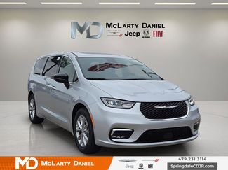 New 2026 Chrysler Pacifica Limited w/ Uconnect Theater Family Group video 1