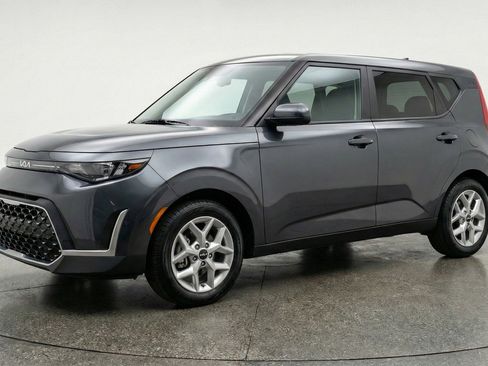 Used 2025 Kia Soul LX w/ LX Technology Package FWD image 3