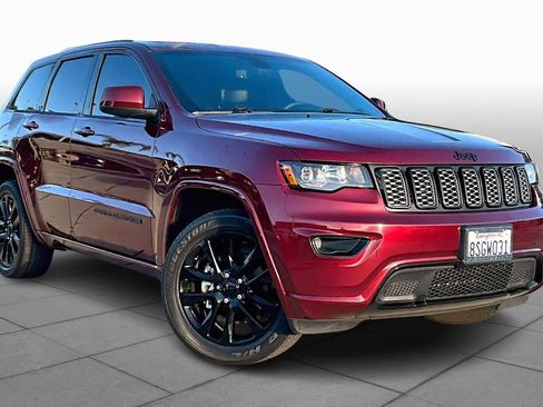 Used 2020 Jeep Grand Cherokee Altitude image 2