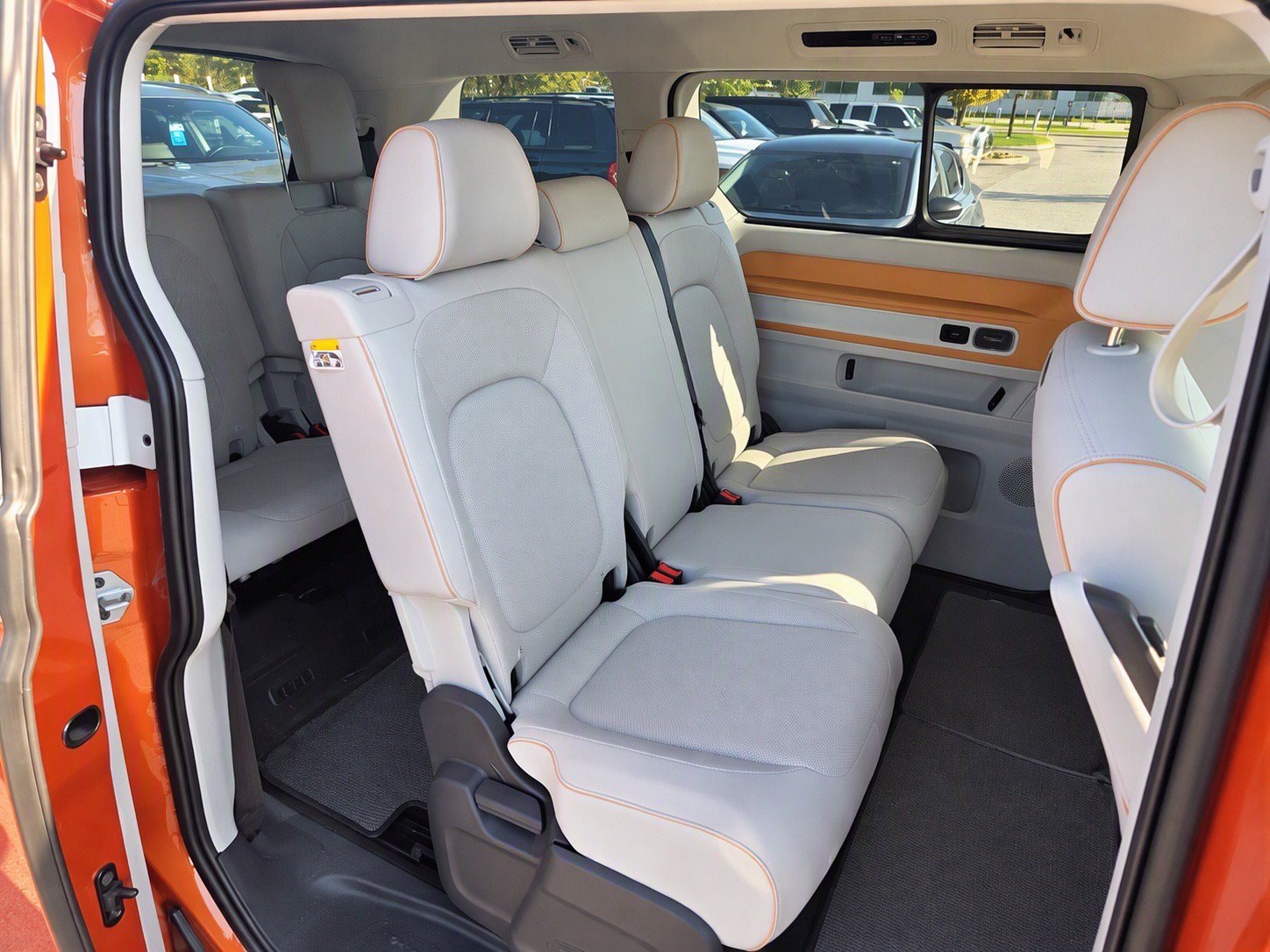 Used 2025 Volkswagen ID. Buzz Pro S Plus RWD image 2