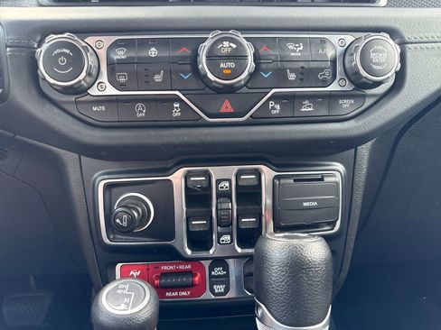 Certified 2024 Jeep Wrangler Unlimited Rubicon w/ Safety Group image 18