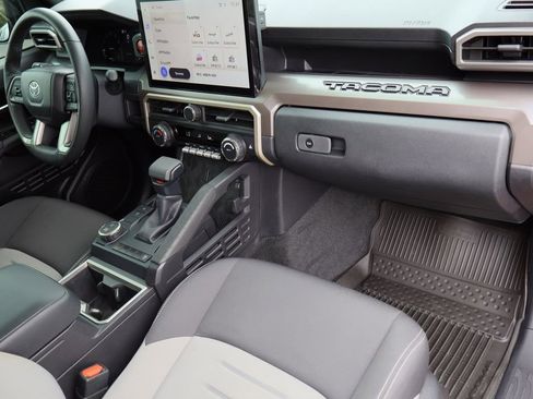 Used 2024 Toyota Tacoma TRD Sport image 27