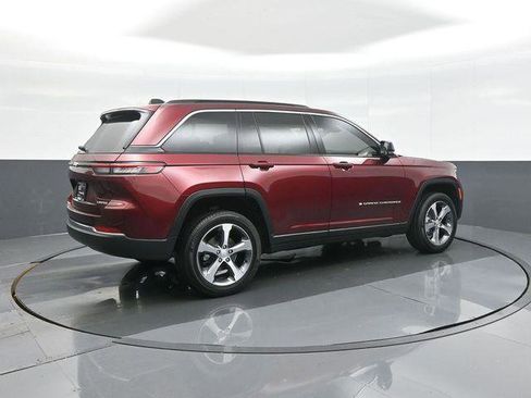 Used 2024 Jeep Grand Cherokee Limited AWD/4WD image 7
