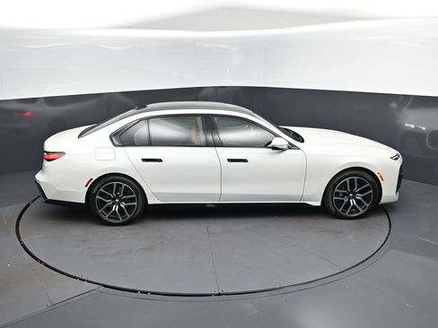 Used 2026 BMW 740i RWD image 35