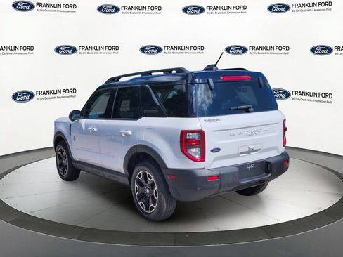 Certified 2025 Ford Bronco Sport Outer Banks w/ Outer Banks Tech Package+ AWD/4WD image 3