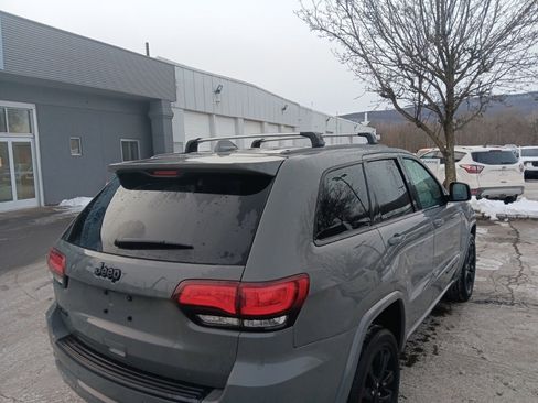 Used 2021 Jeep Grand Cherokee Laredo X image 12