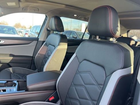 New 2026 Volkswagen Atlas Peak Edition image 7