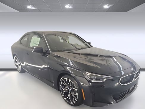 Used 2025 BMW 230i Coupe w/ Convenience Package image 27