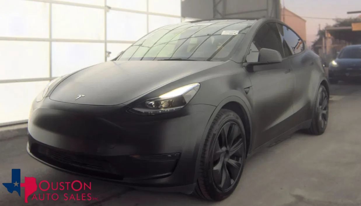Used 2025 Tesla Model Y Long Range RWD image 1