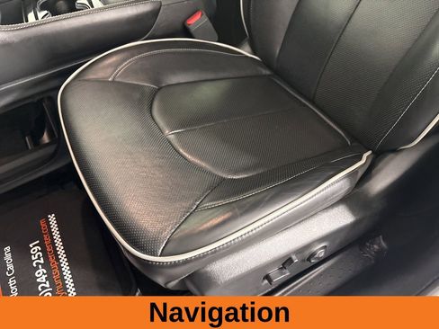 Used 2025 Chrysler Pacifica Limited image 11