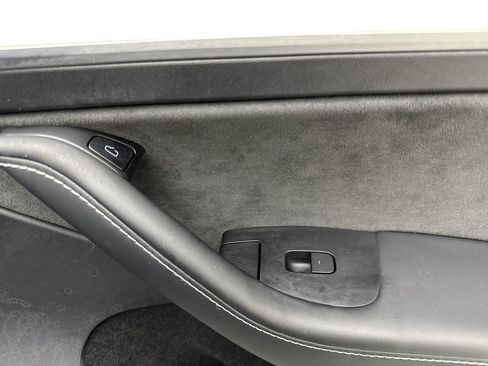 Used 2025 Tesla Model Y Long Range AWD/4WD image 52