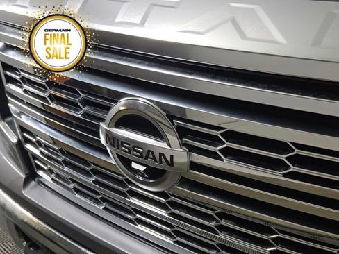 Used 2020 Nissan Titan SL w/ Moonroof Package image 11