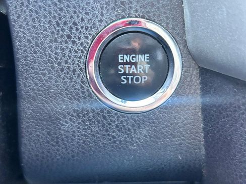 Used 2019 Toyota Highlander SE image 16