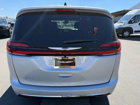New 2026 Chrysler Pacifica Select image 5