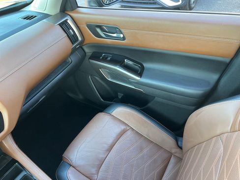 Used 2022 Nissan Pathfinder Platinum w/ Cargo Package image 27