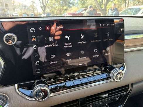 Used 2024 GMC Canyon Denali image 24