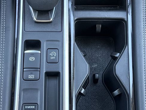 Used 2024 Nissan Pathfinder Platinum image 34