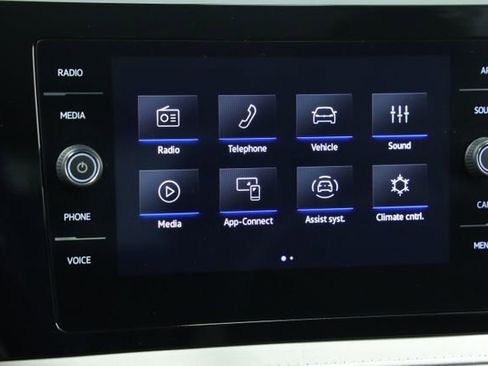 New 2025 Volkswagen Taos SE FWD image 18