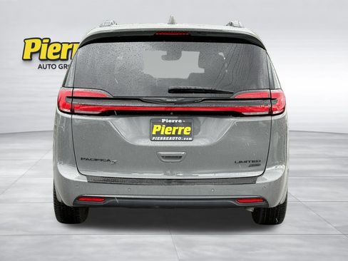 Used 2022 Chrysler Pacifica Limited w/ S Appearance Package AWD/4WD image 6
