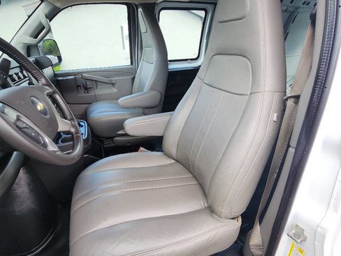 Used 2016 Chevrolet Express 2500 image 18