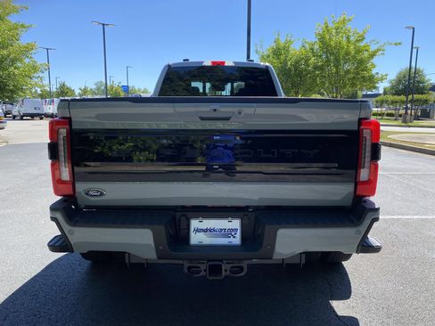Used 2025 Ford F450 Platinum w/ FX4 Off-Road Package AWD/4WD image 8