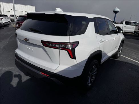 Used 2025 Chevrolet Equinox LT FWD image 2