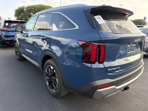 Used 2024 Kia Sorento S w/ Panoramic Sunroof Package FWD image 6