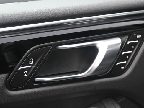 New 2026 Porsche Macan image 17