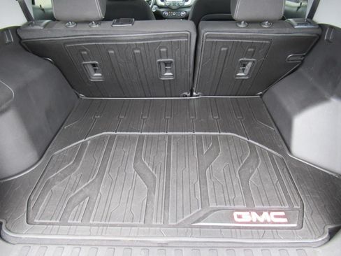 Used 2024 GMC Terrain SLE w/ Driver Convenience Package FWD image 32