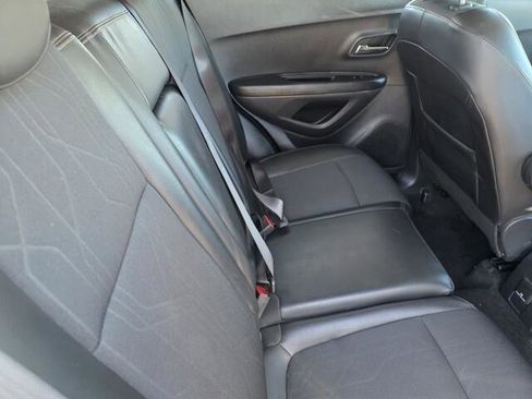 Used 2022 Chevrolet Trax LT w/ LT Convenience Package image 30