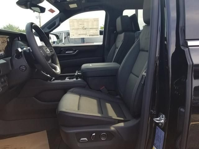 New 2026 GMC Yukon Denali w/ Denali Reserve Package AWD/4WD image 7