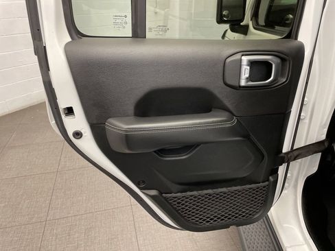 Used 2020 Jeep Gladiator Overland AWD/4WD image 30