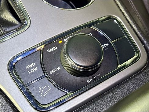 Used 2022 Jeep Grand Cherokee Limited image 15