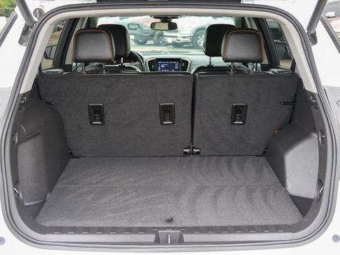 Used 2023 GMC Terrain AT4 image 9