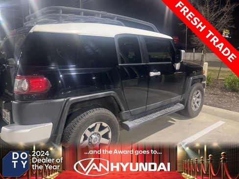 Used 2014 Toyota FJ Cruiser 4WD w/ Convenience Package image 2